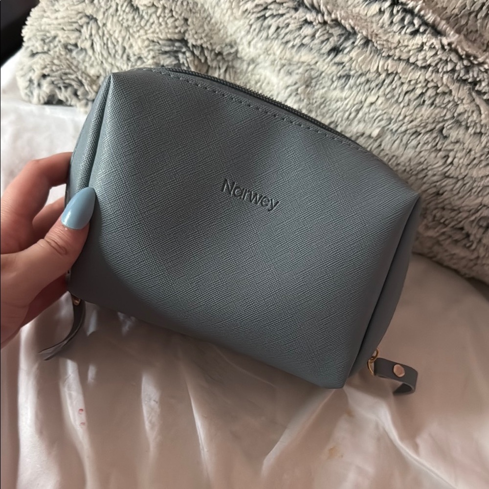 Amazon Gray Cosmetic Bag with Structured Design